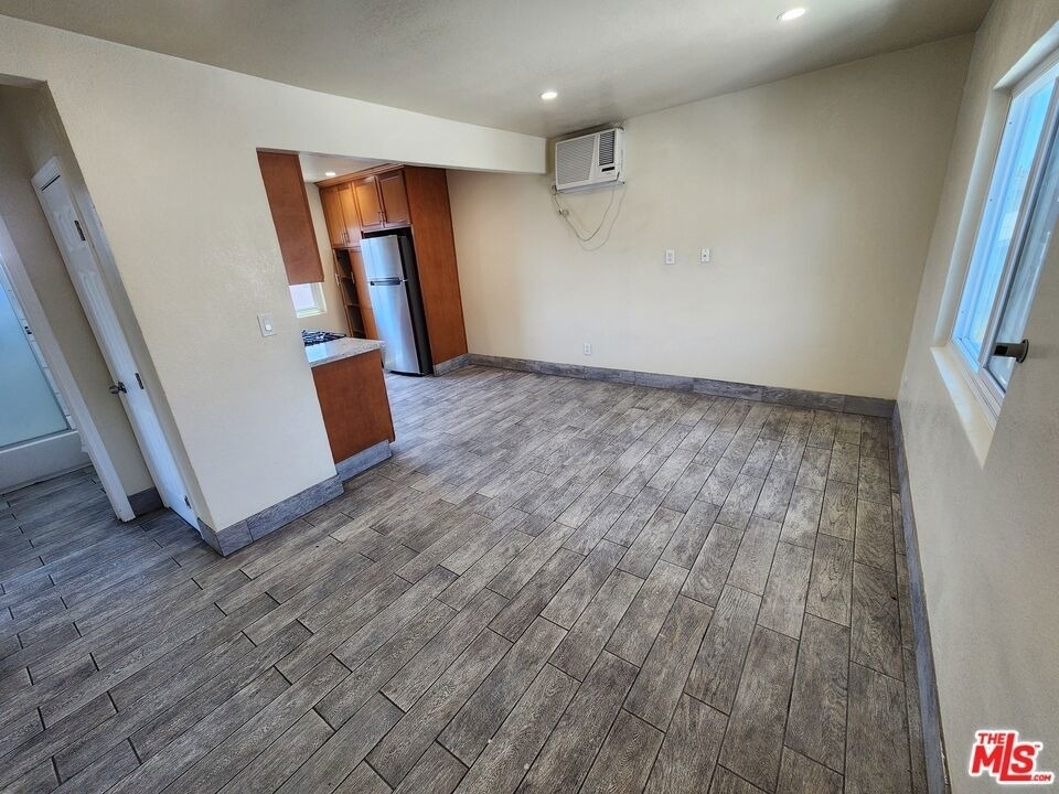 1426 1/2 E 48th Street - Photo 11
