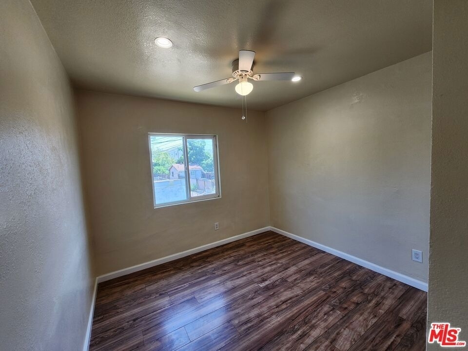 1426 1/2 E 48th Street - Photo 7