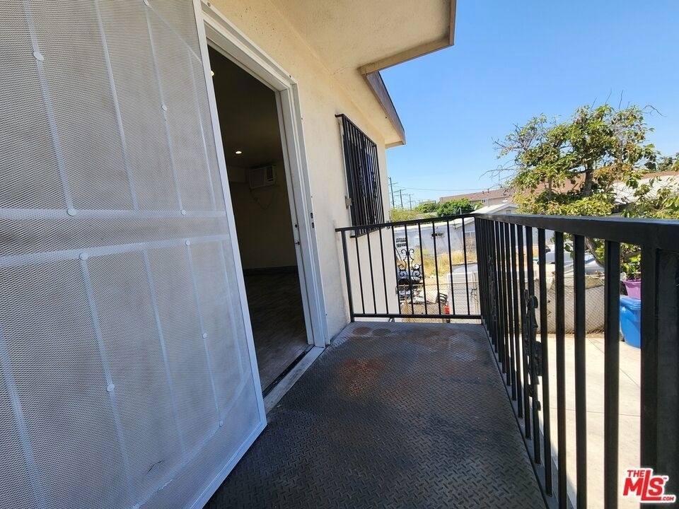 1426 1/2 E 48th Street - Photo 1