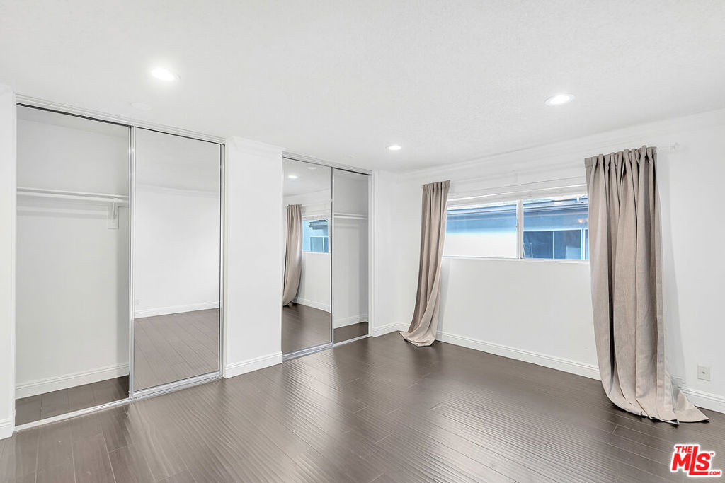 18619 Collins Street - Photo 8