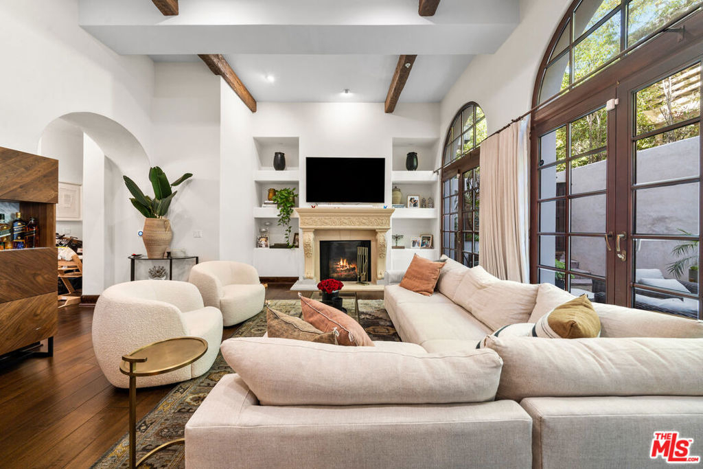 11937 W Sunset Boulevard - Photo 1
