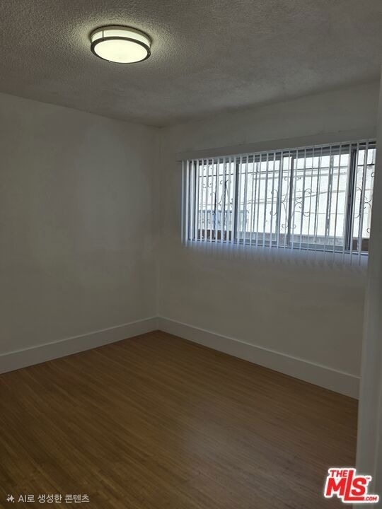 428 S Wilton Place - Photo 4
