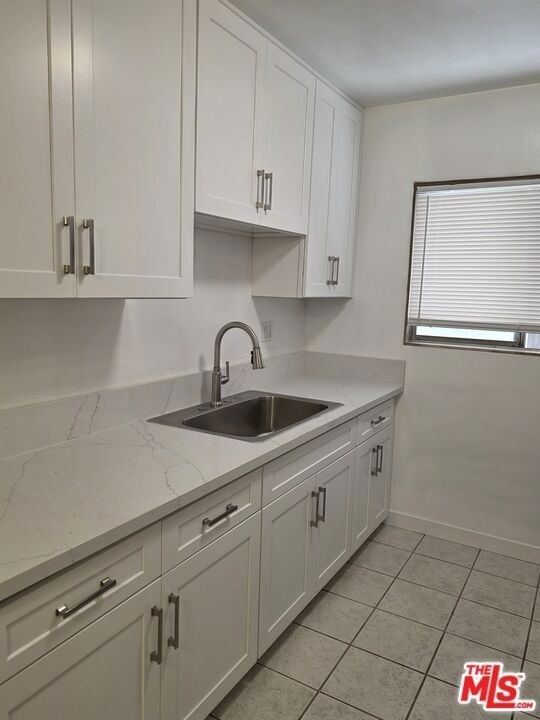 428 S Wilton Place - Photo 2