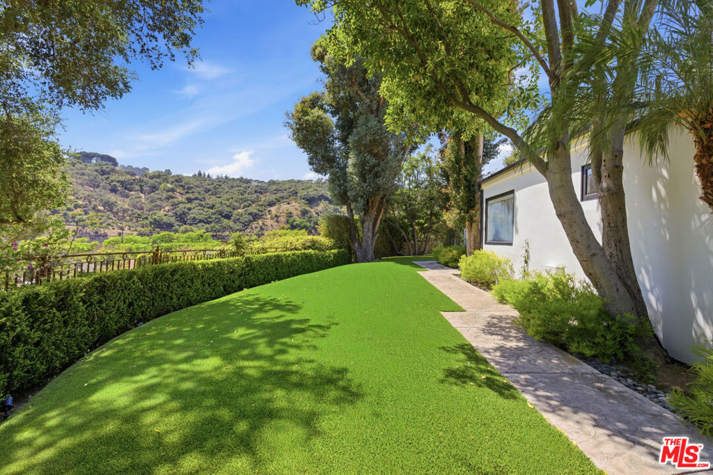 999 Casiano Road - Photo 33