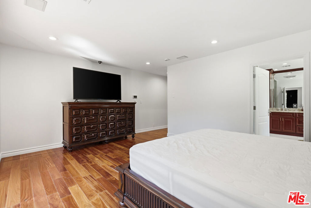 999 Casiano Road - Photo 20