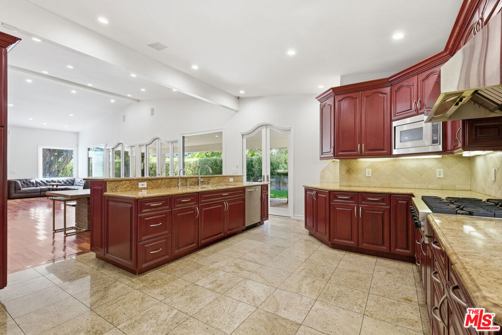 999 Casiano Road - Photo 18