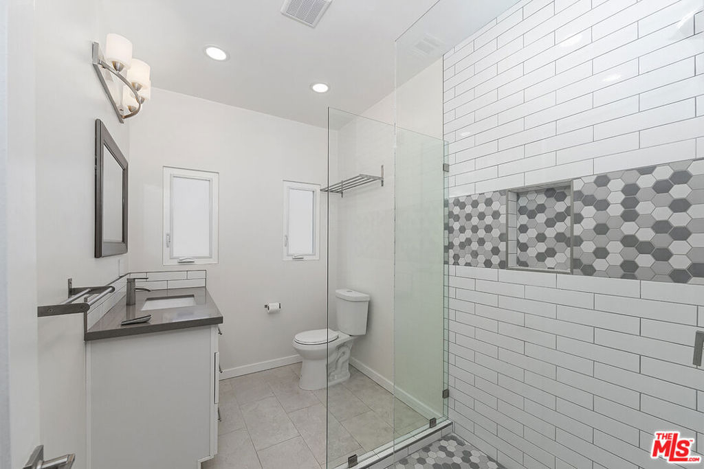 1150 S Tremaine Avenue - Photo 12