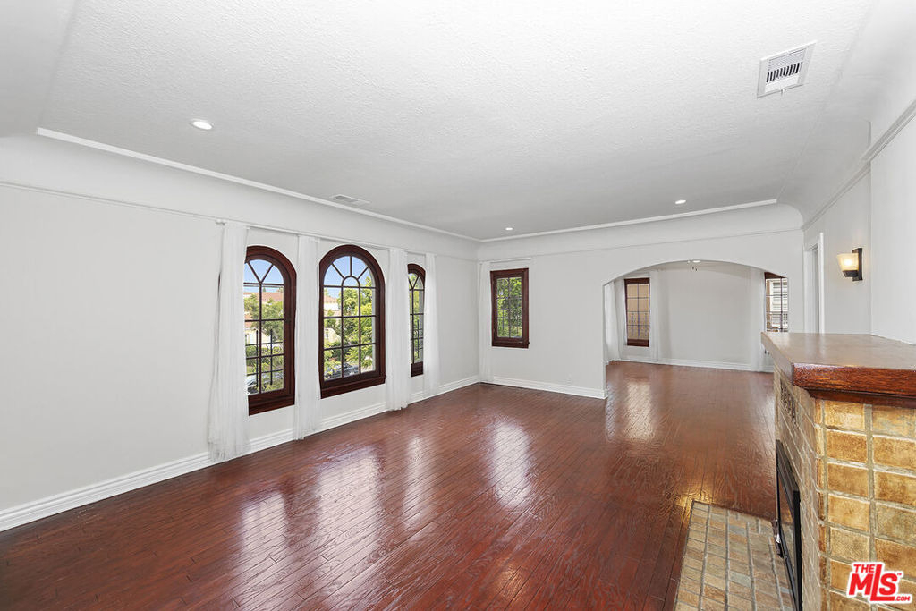 1150 S Tremaine Avenue - Photo 2