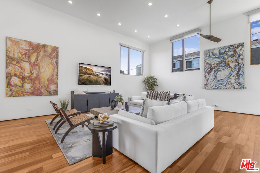 661 Broadway Street - Photo 7