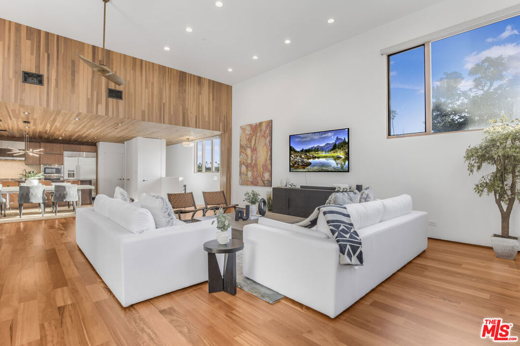 661 Broadway Street - Photo 4