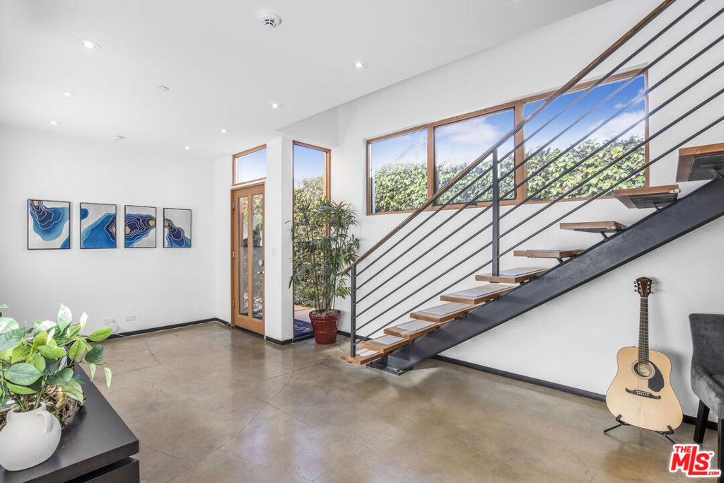 661 Broadway Street - Photo 16