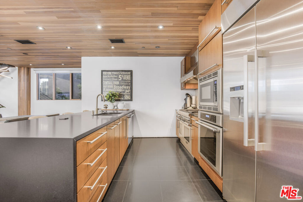 661 Broadway Street - Photo 15