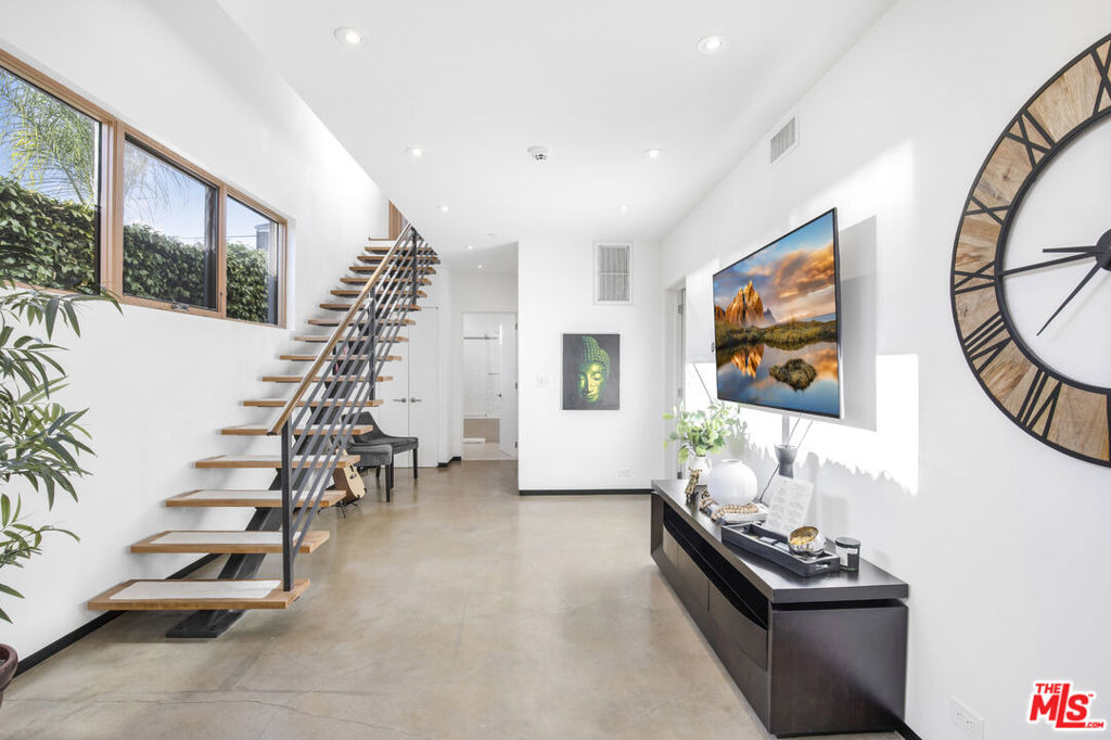 661 Broadway Street - Photo 17