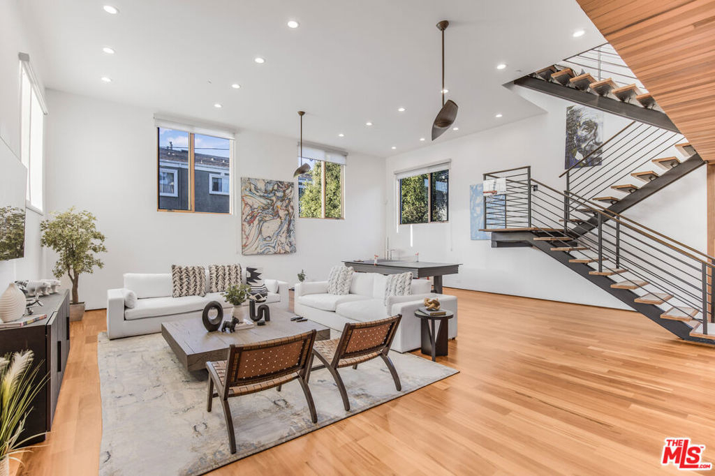 661 Broadway Street - Photo 8