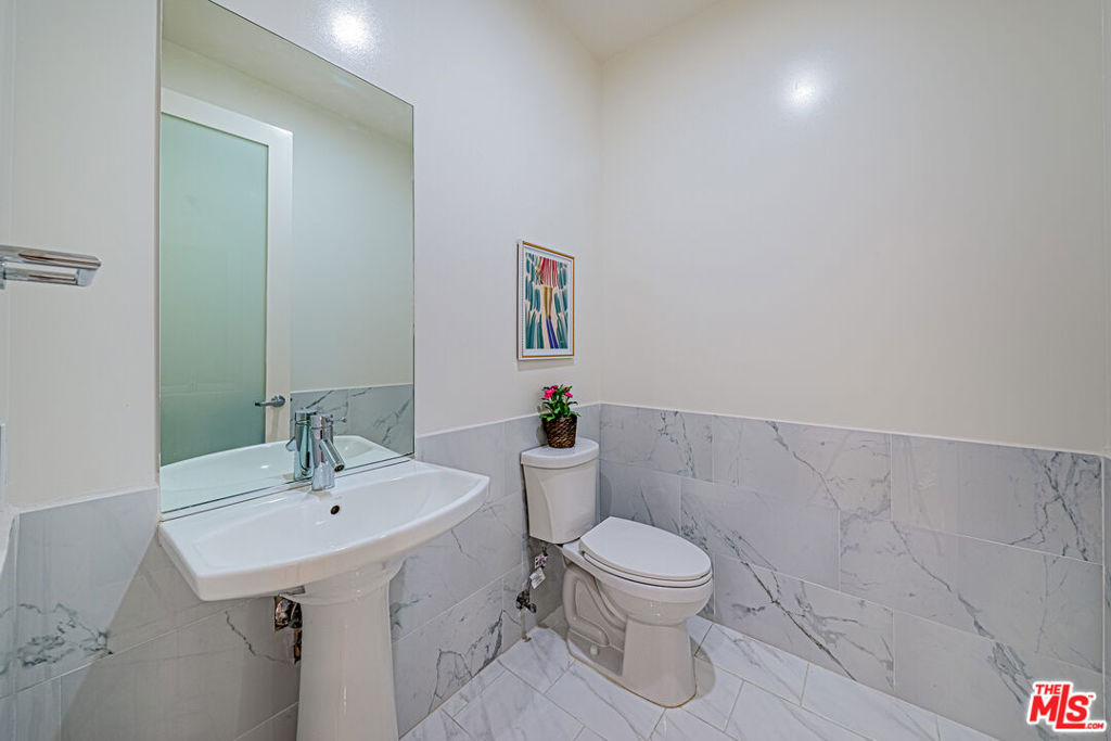 3223 W 6th Street - Photo 10