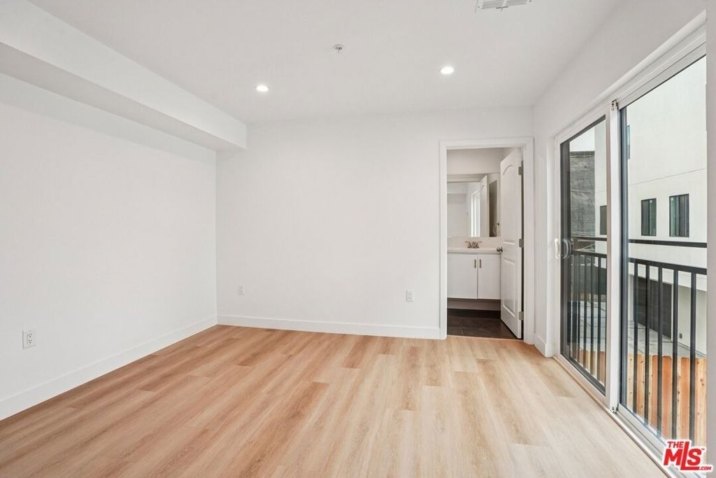 312 N Coronado Street - Photo 3