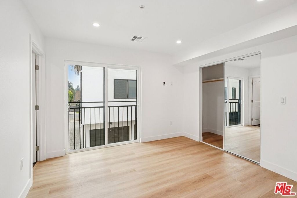 312 N Coronado Street - Photo 0