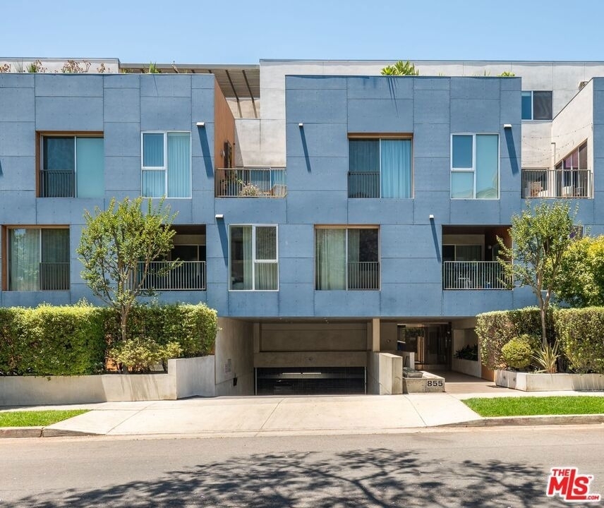855 N Croft Avenue - Photo 1