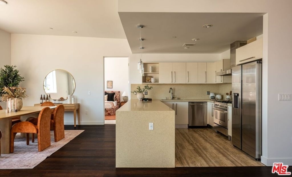855 N Croft Avenue - Photo 11