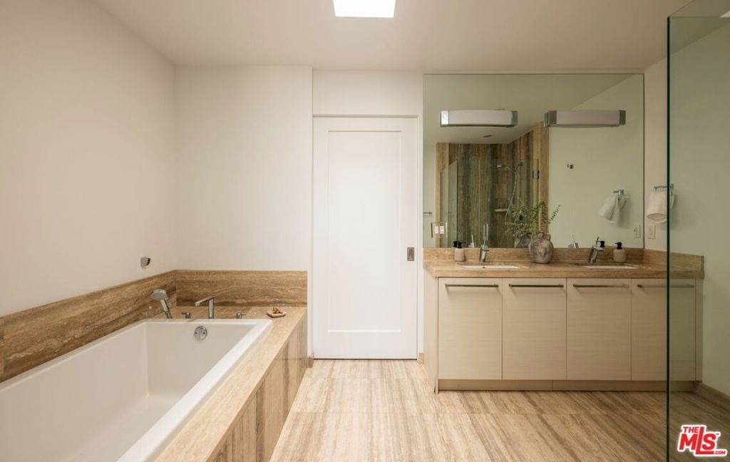 855 N Croft Avenue - Photo 26