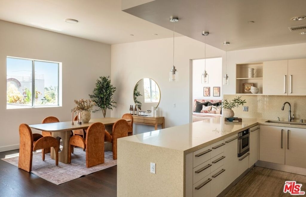 855 N Croft Avenue - Photo 12