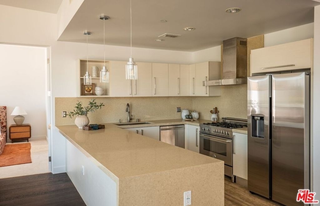855 N Croft Avenue - Photo 17