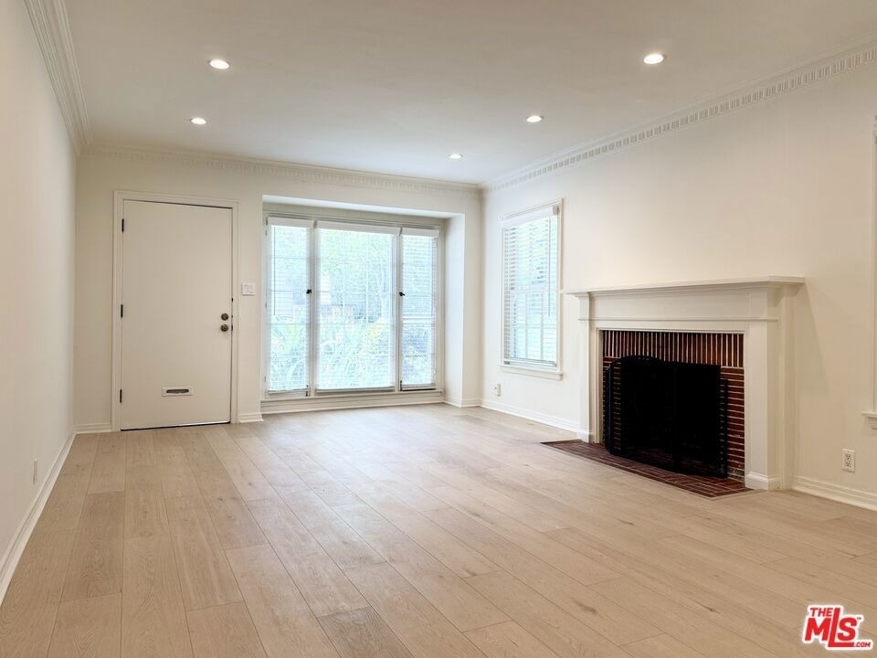 408 1/2 S Spalding Drive - Photo 6
