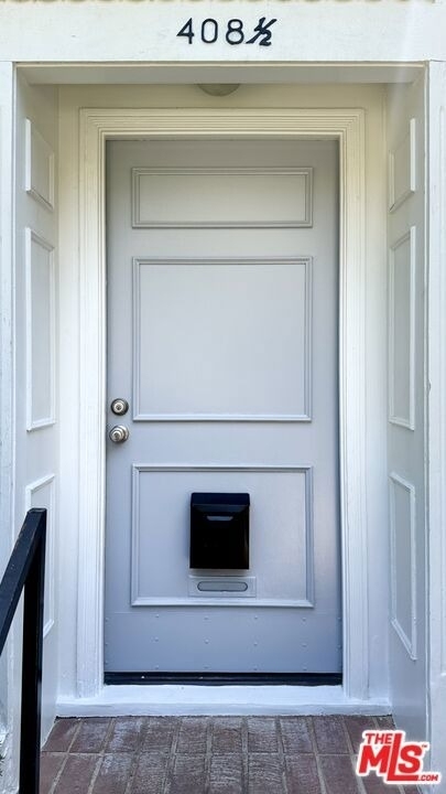 408 1/2 S Spalding Drive - Photo 2