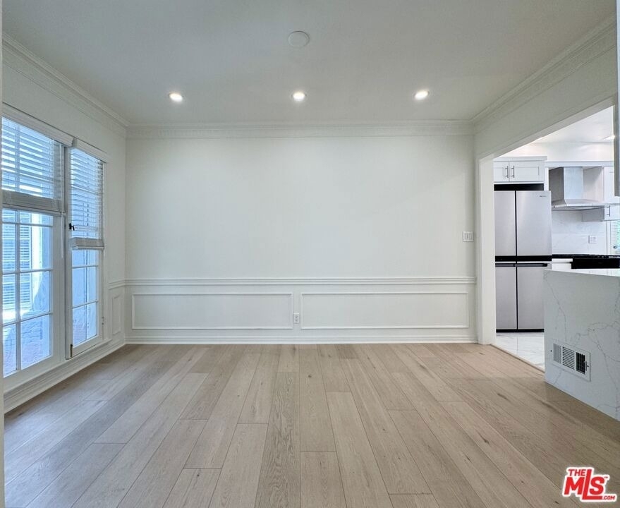 408 1/2 S Spalding Drive - Photo 9