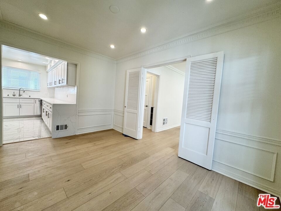 408 1/2 S Spalding Drive - Photo 10