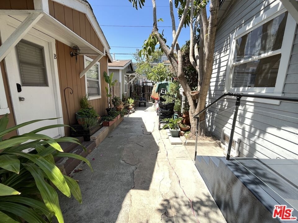 424 N Venice Boulevard - Photo 16