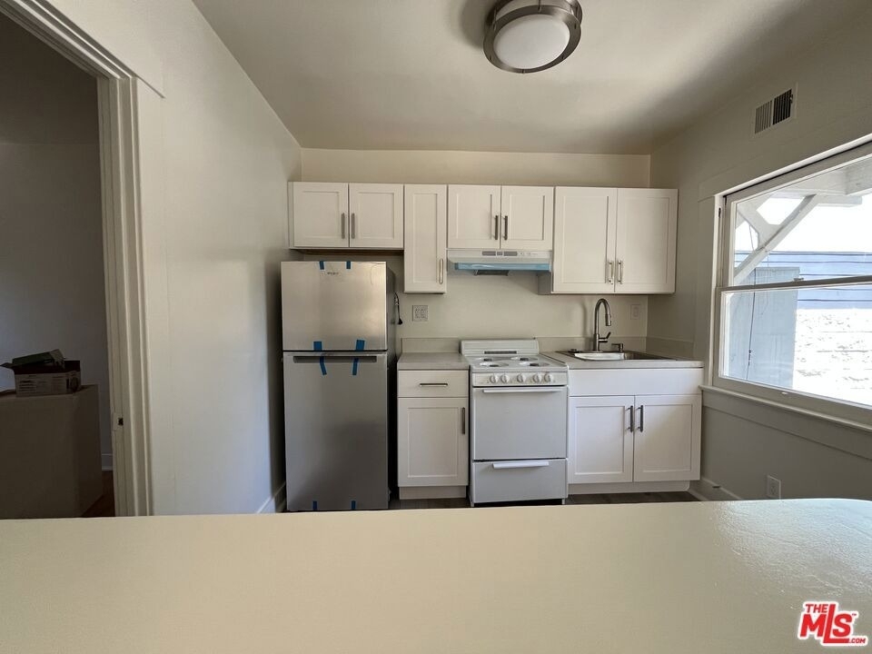 424 N Venice Boulevard - Photo 5