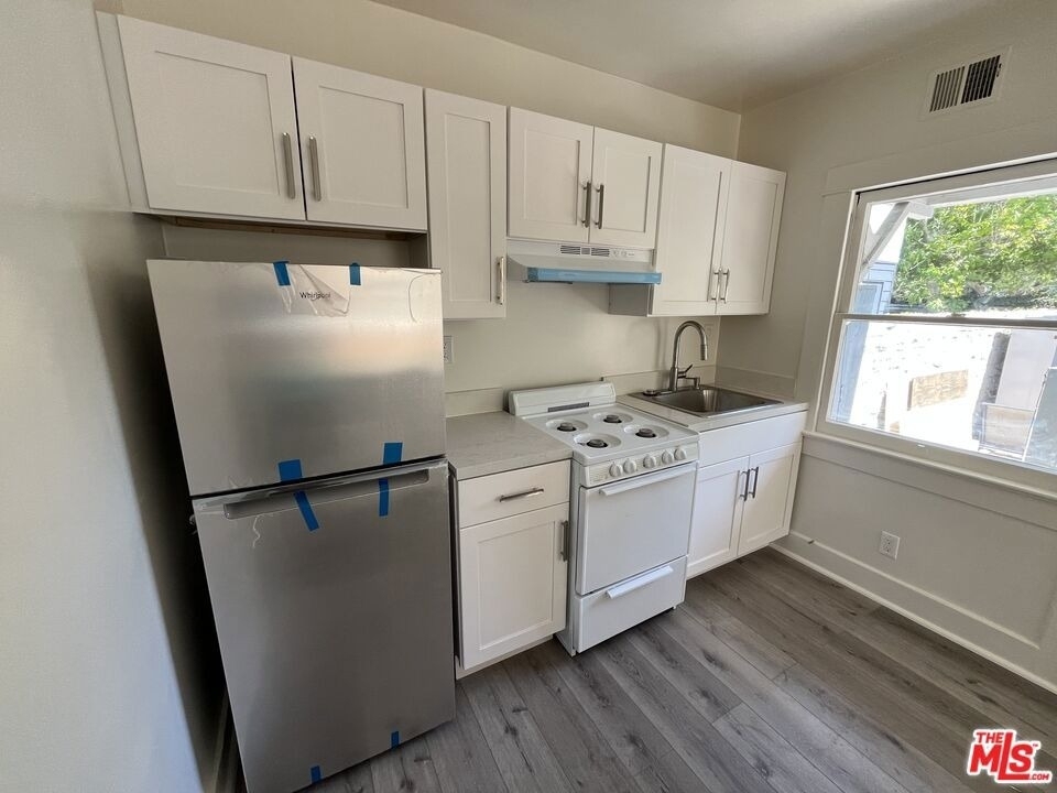 424 N Venice Boulevard - Photo 8