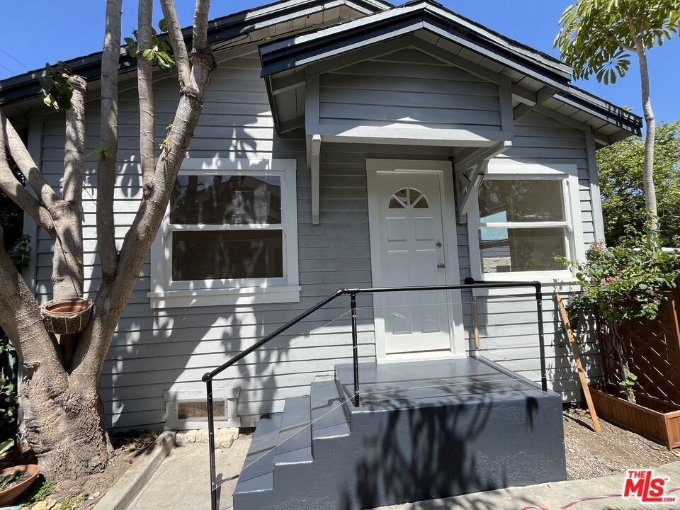 424 N Venice Boulevard - Photo 2