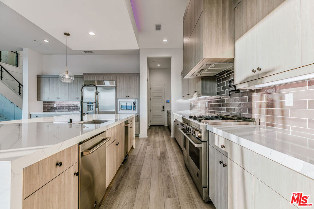 11811 N Greenwood Drive - Photo 10