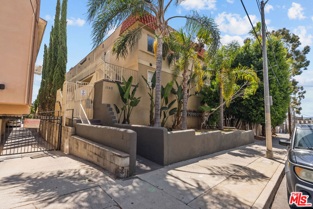1540 N Fuller Avenue - Photo 3