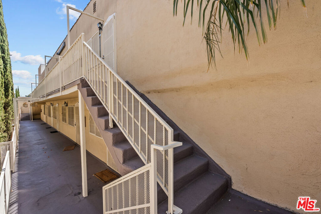 1540 N Fuller Avenue - Photo 5
