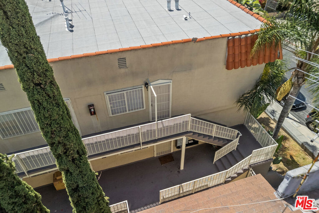 1540 N Fuller Avenue - Photo 2