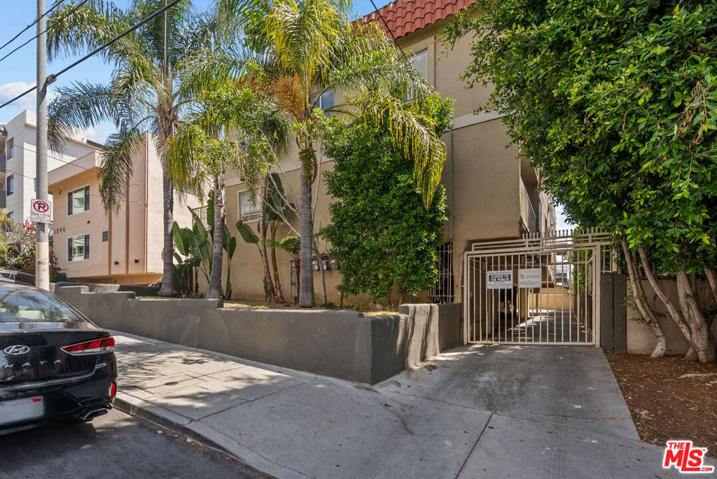 1540 N Fuller Avenue - Photo 4
