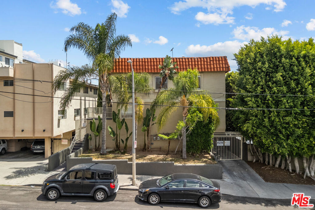 1540 N Fuller Avenue - Photo 1