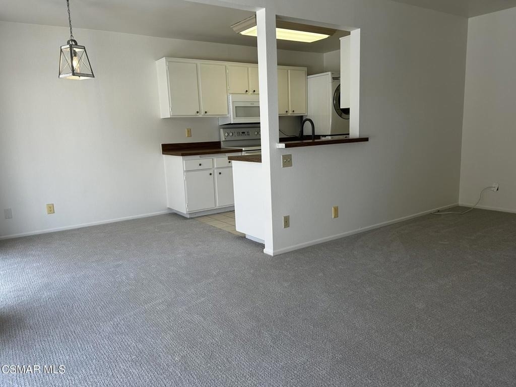 2884 Instone Court - Photo 2