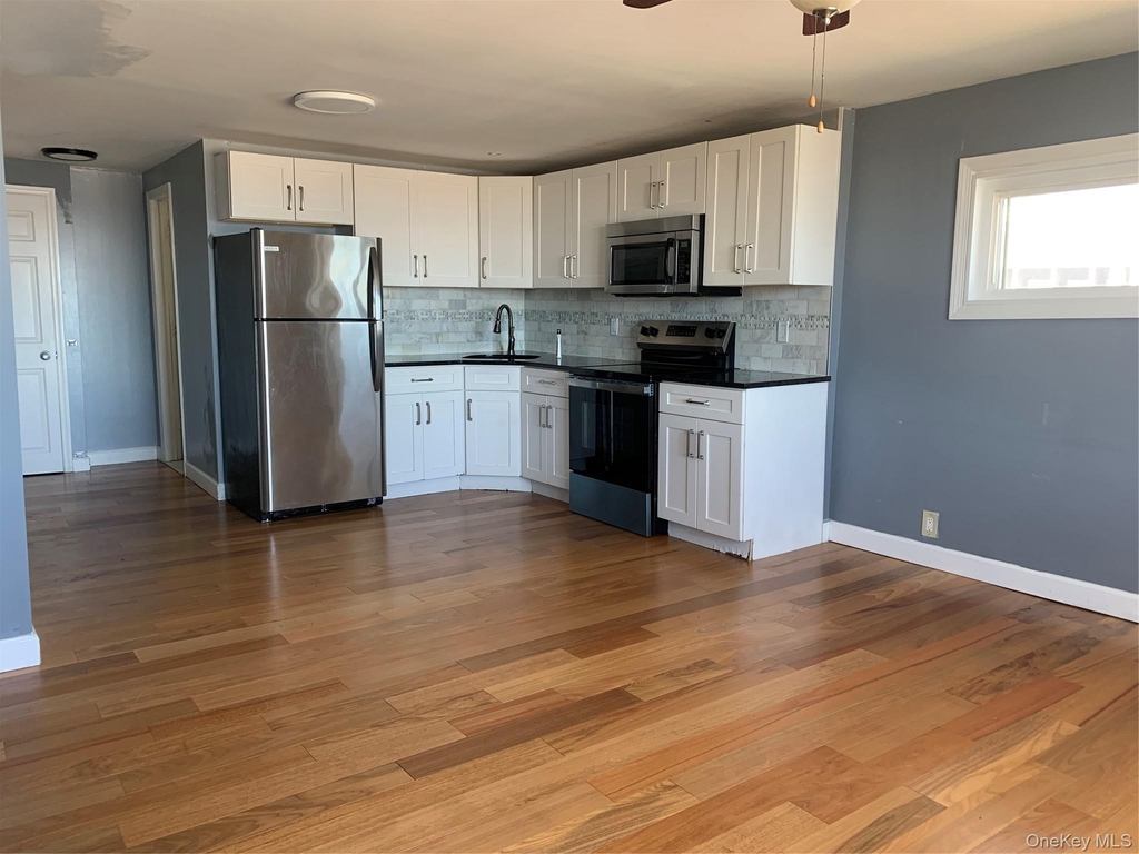14 Bayville Avenue - Photo 3