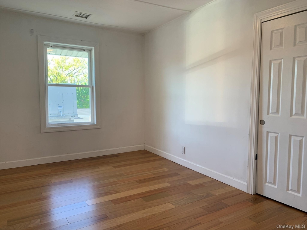 14 Bayville Avenue - Photo 8