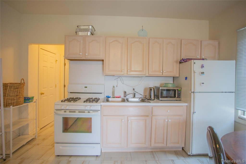 136 E Olive Street - Photo 6