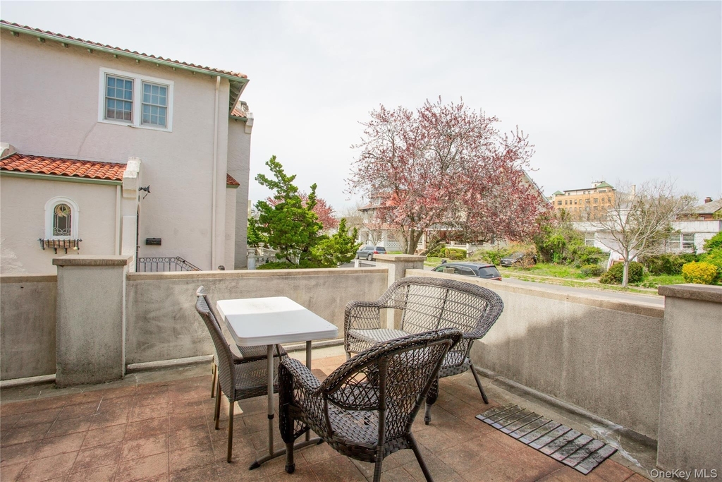 136 E Olive Street - Photo 2