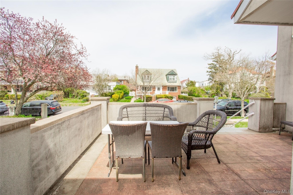 136 E Olive Street - Photo 3