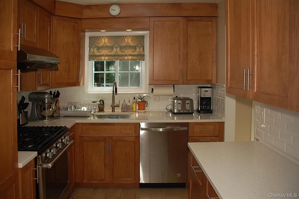 18 Coralyn Avenue - Photo 2