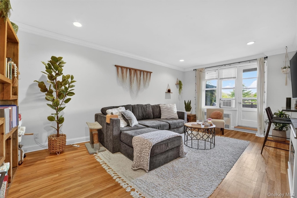 325 King Street - Photo 2