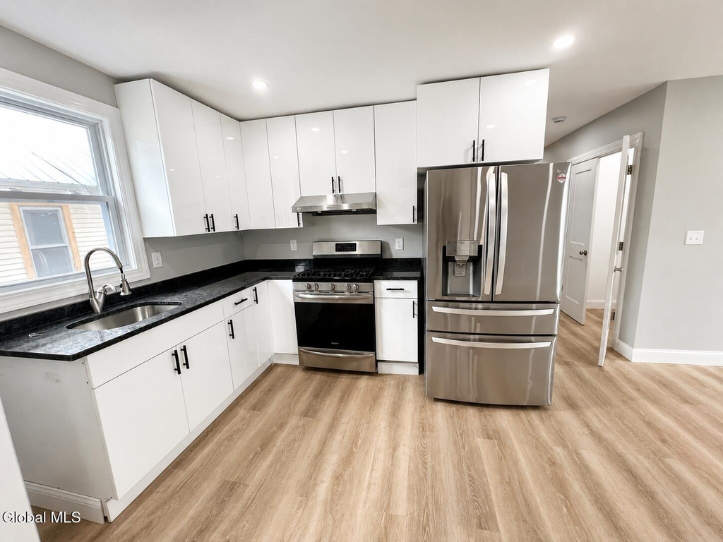 62 Glen Avenue - Photo 8