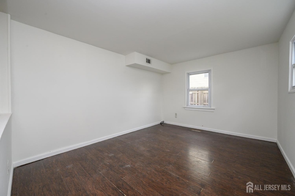 438 Belgrade Street - Photo 3